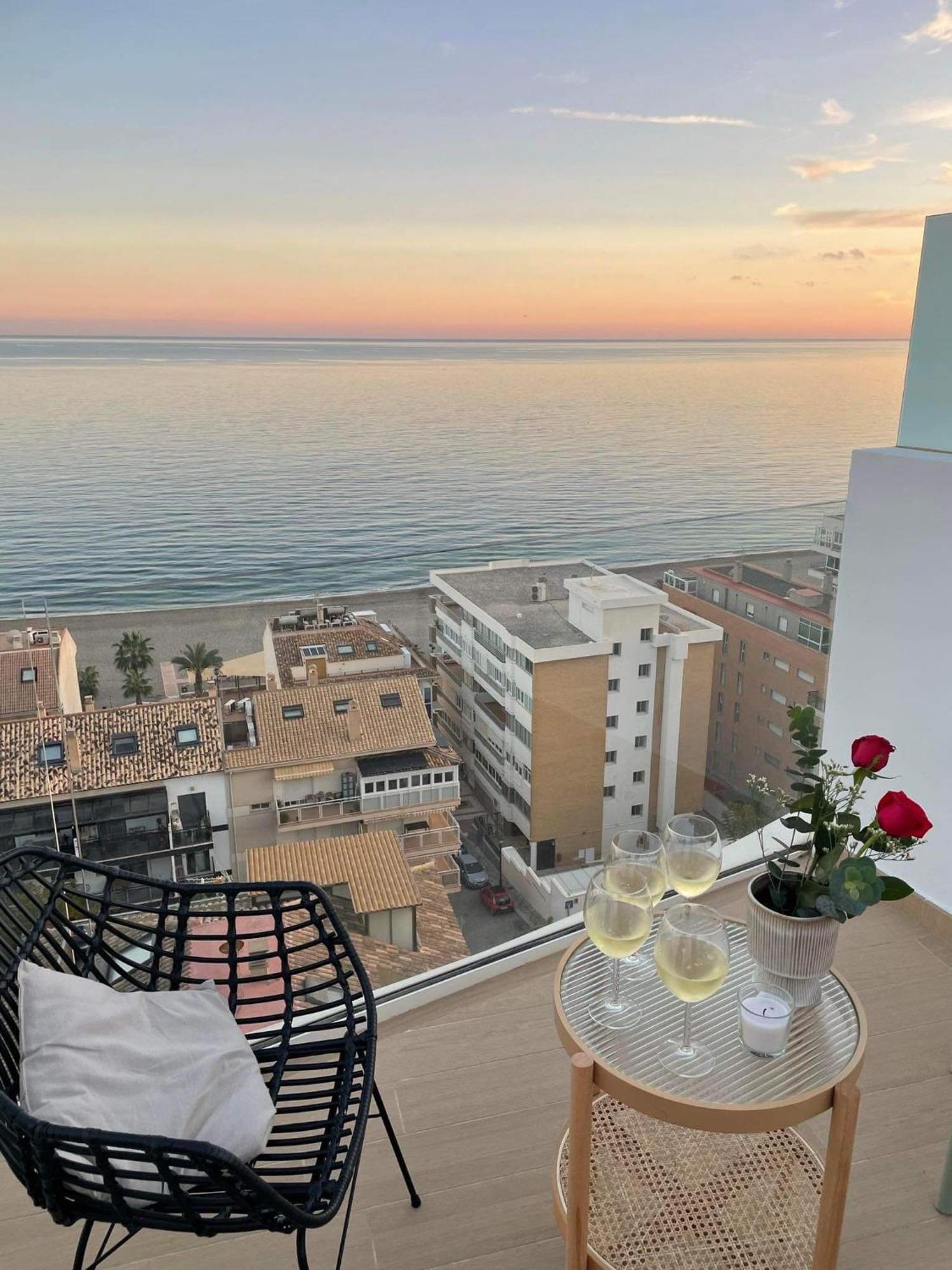 Апартаменты Panoramic Seaview Penthouse The Wave Фуэнхирола Экстерьер фото